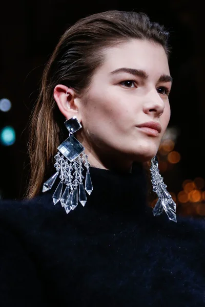 Look 48